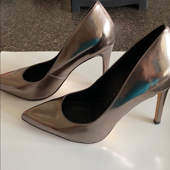 Worn once, beautiful, pewter high-heeled pumps - Picture 5 of 5